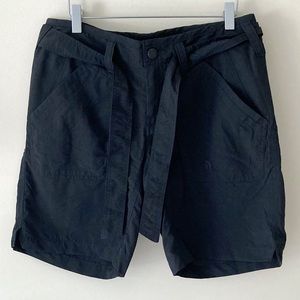 North Face Black horizon utility shorts 6 Long